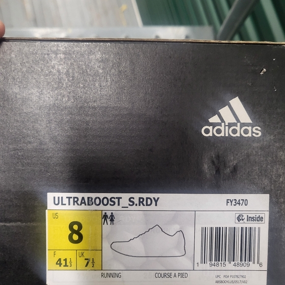 Adidas ULTRABOOST - Picture 4 of 4